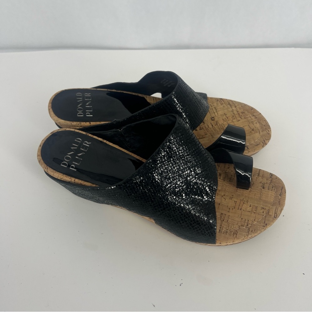 Donald Pliner Black Wedge Sandals Gretta - Picture 3 of 14